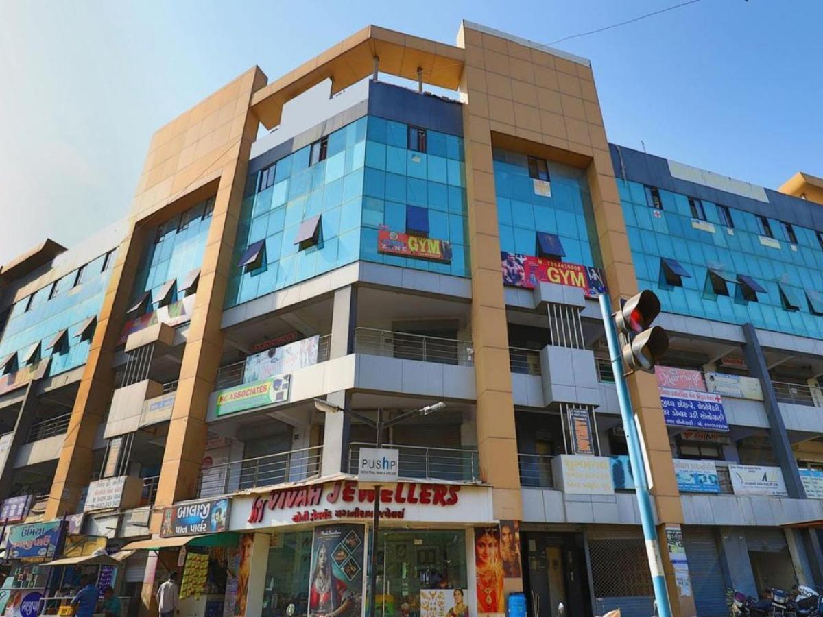 Hotel Tulip Plaza Ahmedabad Buitenkant foto